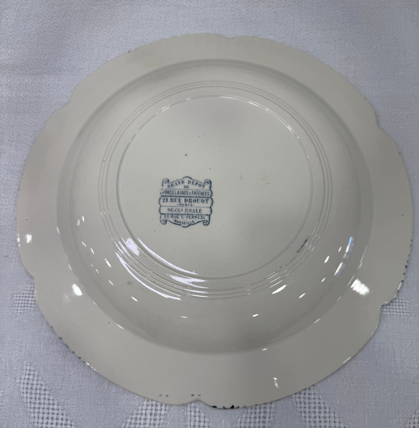 Fuente antigua francesa Le Grand Dépôt París · Terre de fer · Finales s. XIX