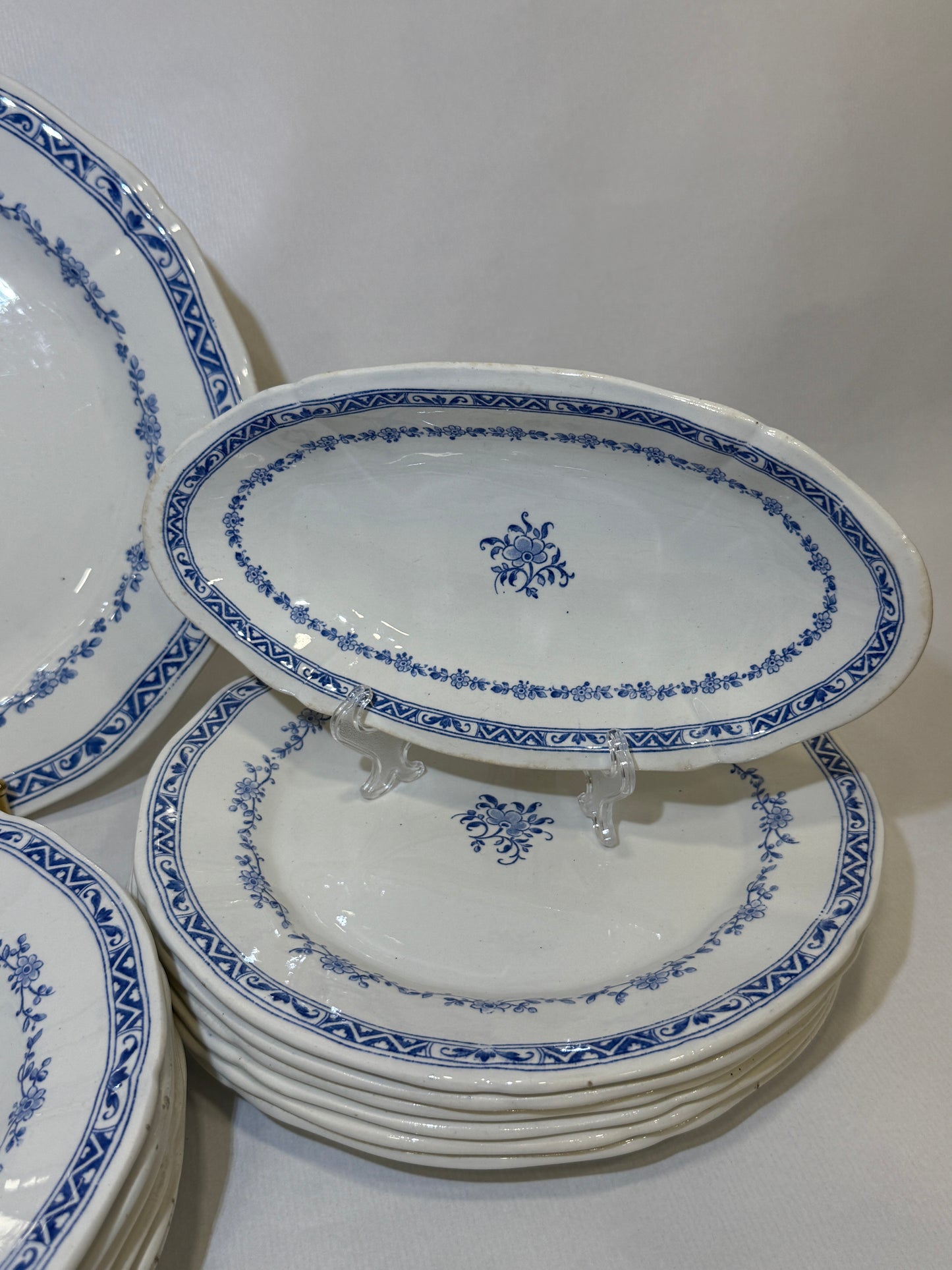 Vajilla de loza francesa de Gien en azul cobalto (circa 1880–1930)