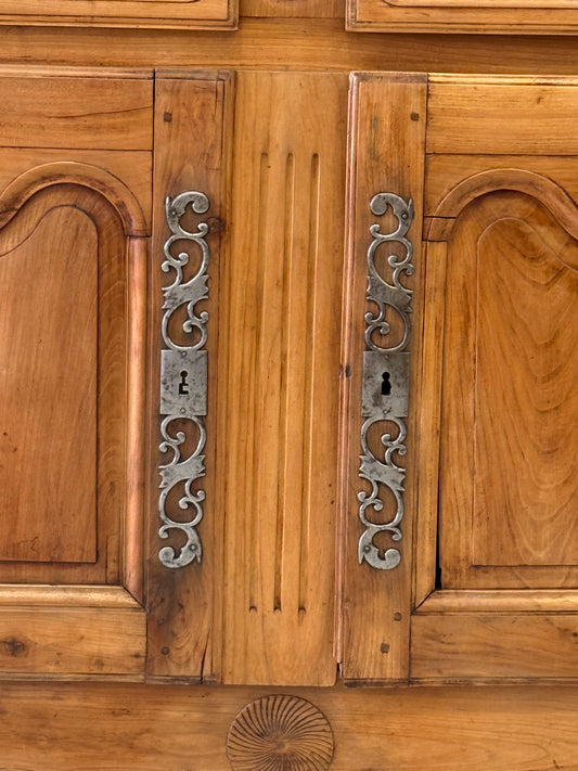 Aparador Luis XV original en cerezo Francia, siglo XVIII