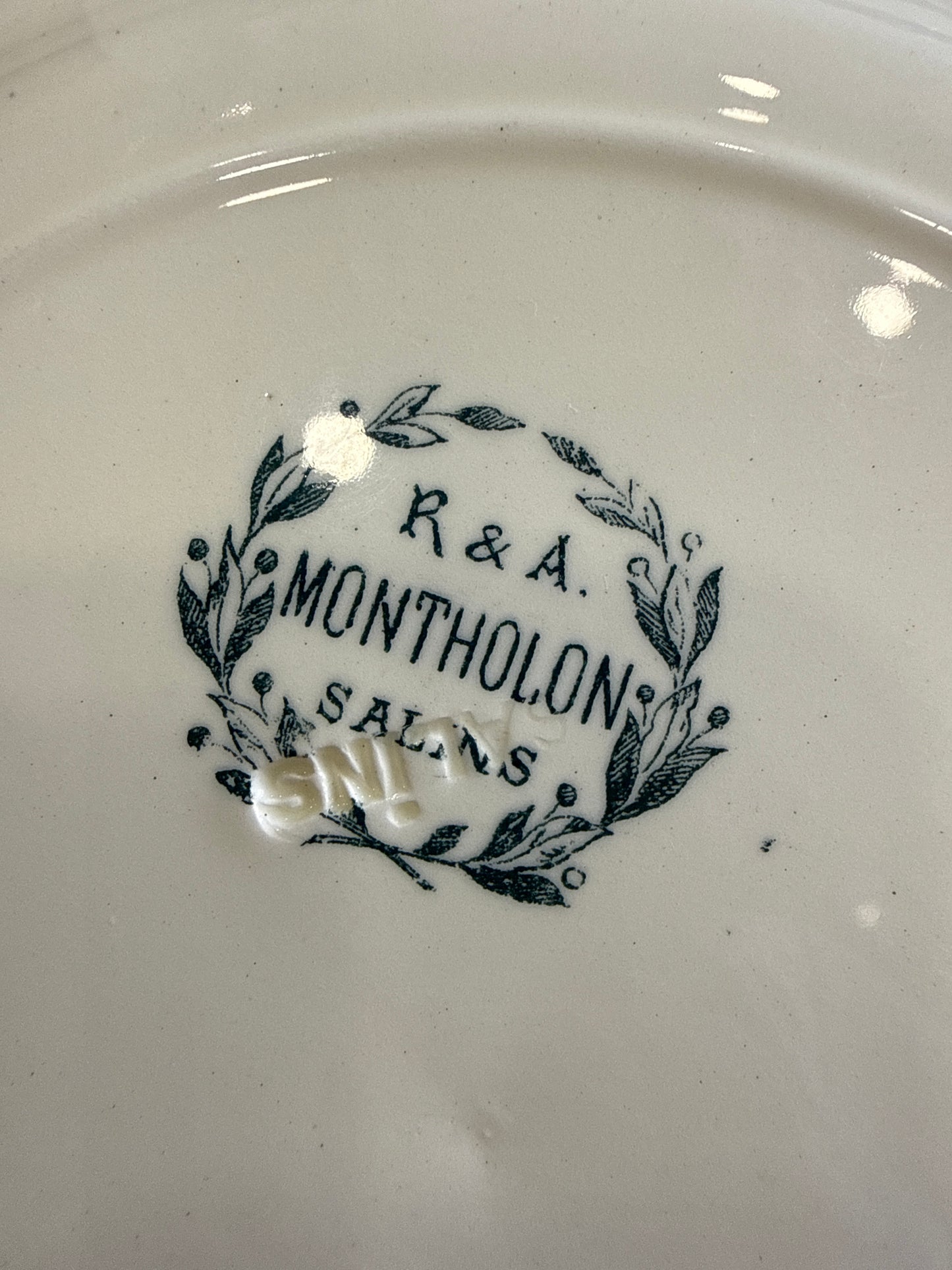 Vajilla francesa antigua Montholon Salins circa 1900 Platos, fuentes y ensaladeras