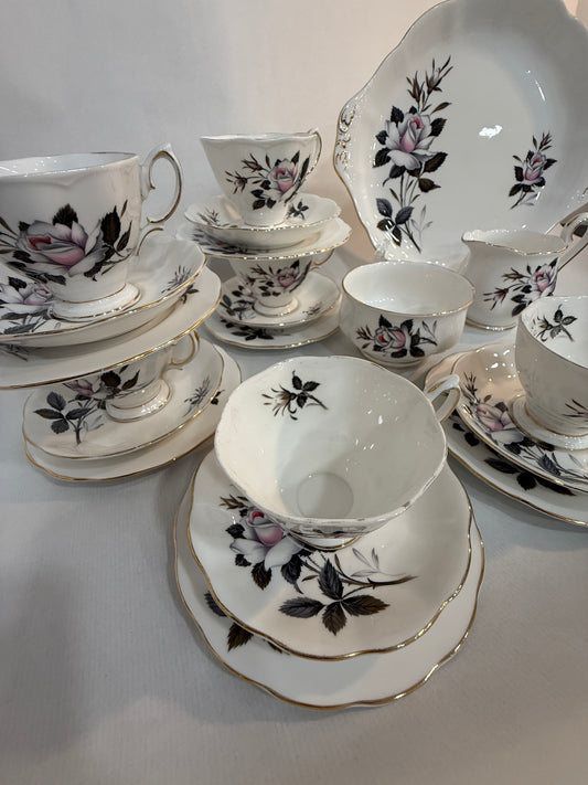 Juego té Royal Albert Queen’s Messenger (1950–1970), porcelana inglesa antigua