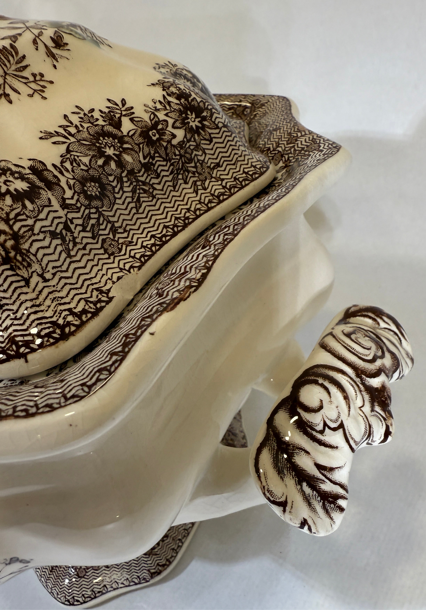 Sopera vintage Ascot, Mason’s Patent Ironstone (Inglaterra, c. 1940–1960)