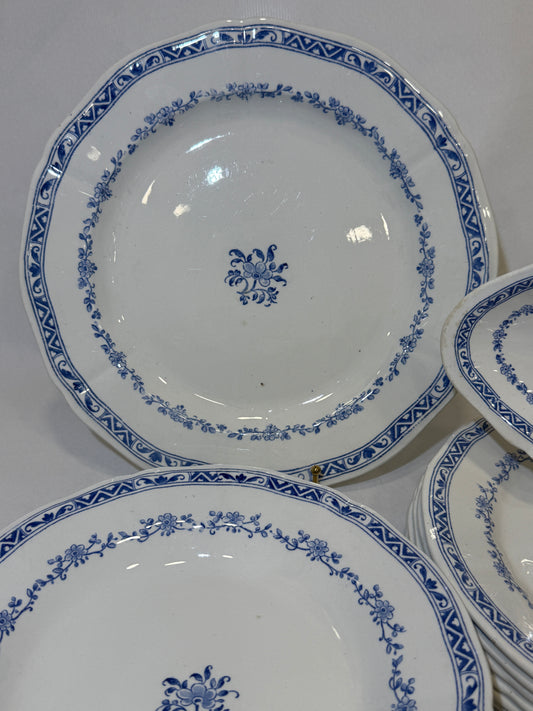 Vajilla de loza francesa de Gien en azul cobalto (circa 1880–1930)