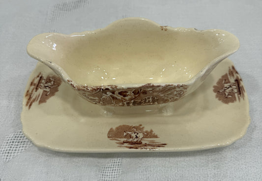 Salsera Longchamp con plato – Modelo Veneur en sepia (terre de fer), ca. 1880–1900