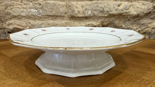 Pie de tarta Manufrance Saint-Étienne con flores y borde dorado (Francia, s. XX)