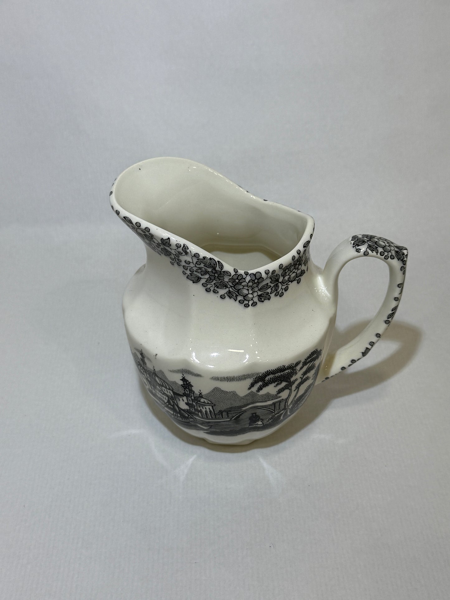 Jarra de leche La Cartuja de Sevilla Ochavado Negro