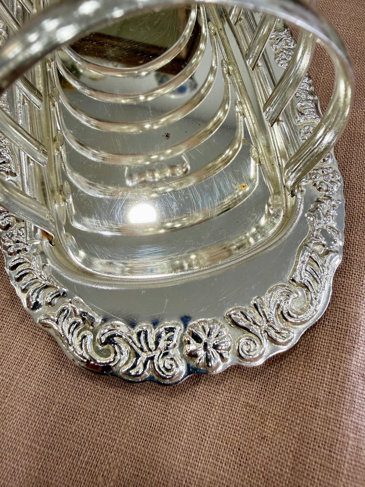 Porta tostadas vintage de metal plateado