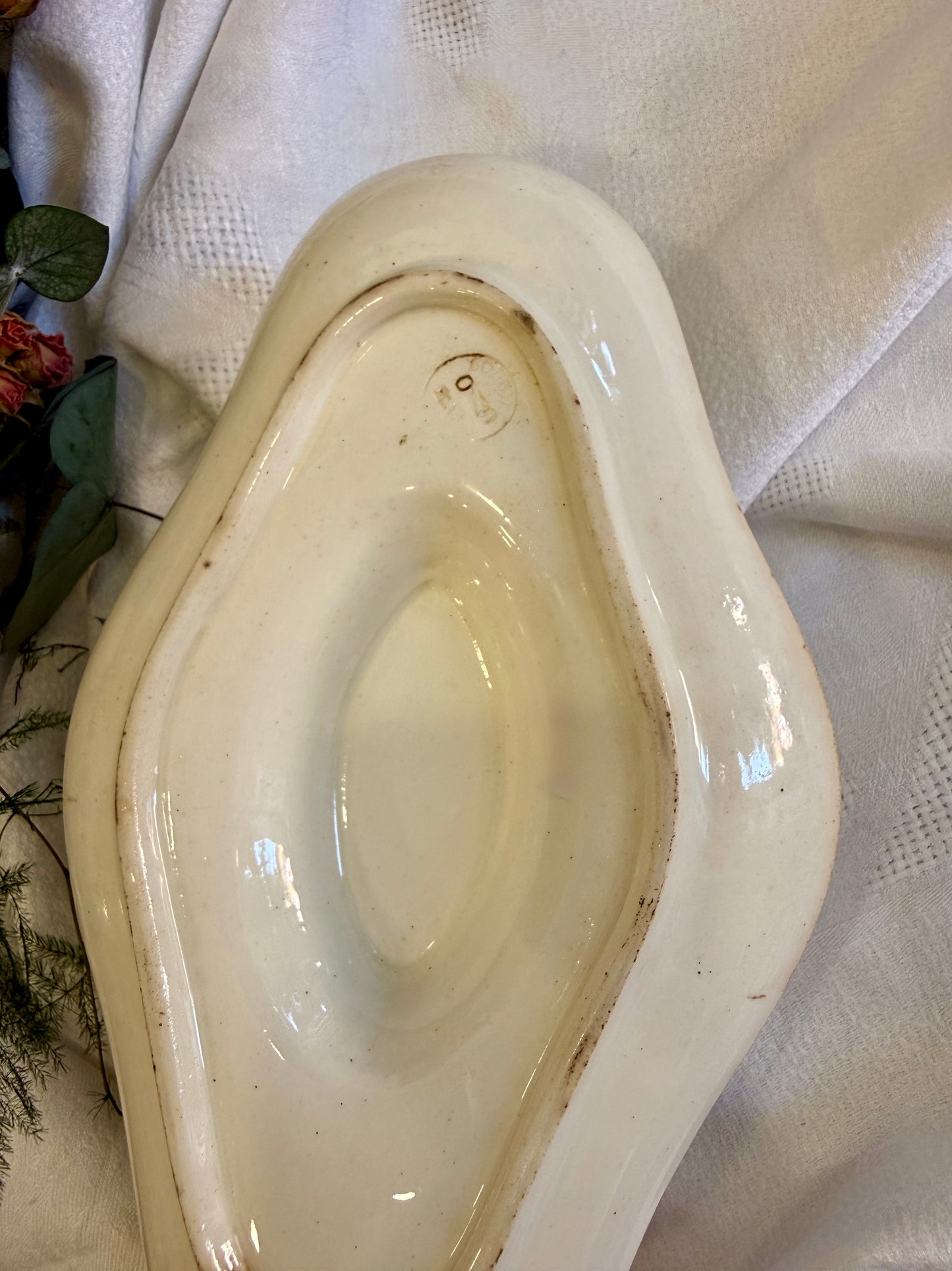 Salsera antigua Longwy Mignon con plato original Francia, finales siglo XIX