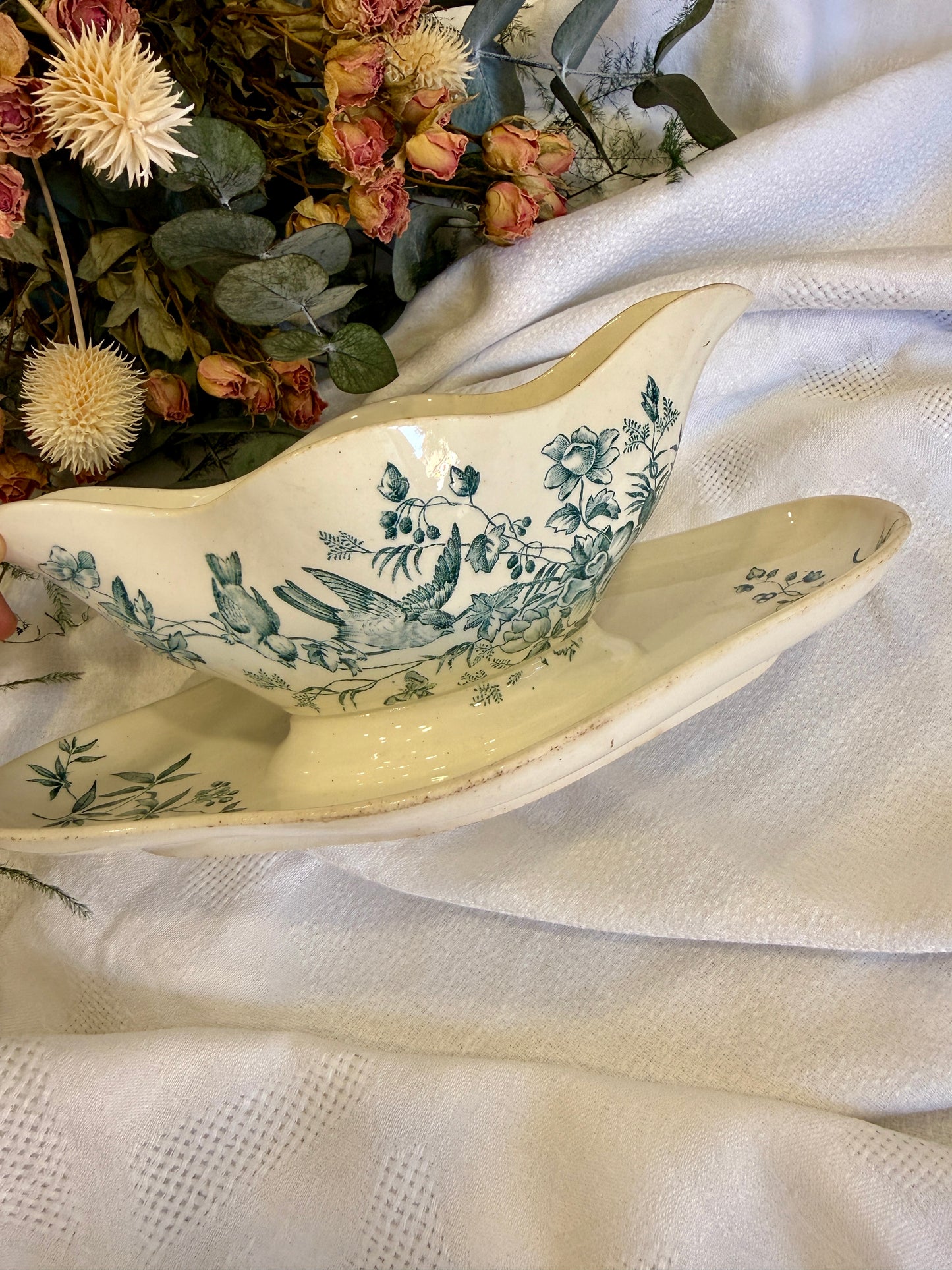 Salsera antigua Longwy Mignon con plato original Francia, finales siglo XIX