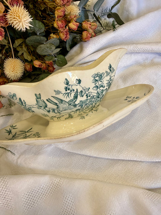 Salsera antigua Longwy Mignon con plato original Francia, finales siglo XIX