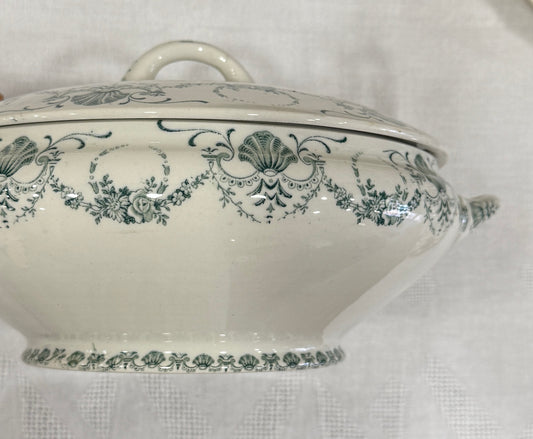 Sopera antigua Lunéville modelo Guirlande – Francia, ca. 1880–1920