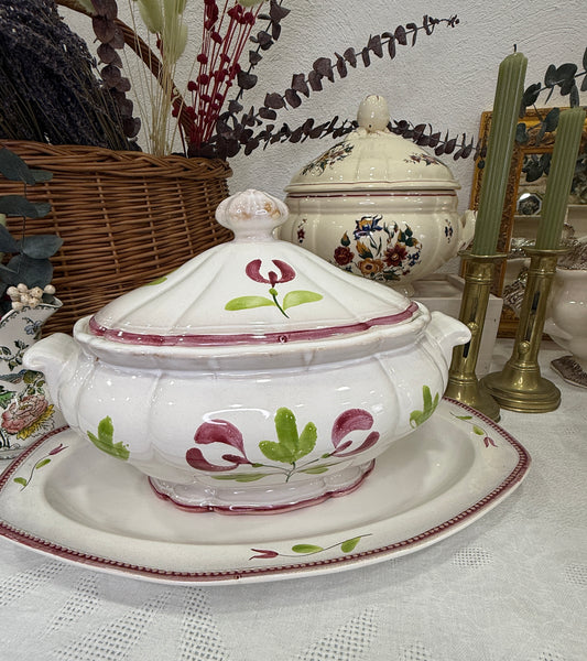 Sopera antigua francesa Longchamp pintada a mano con fuente