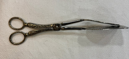 Pinza antigua plateada de servir con decoración grabada Silver Plate