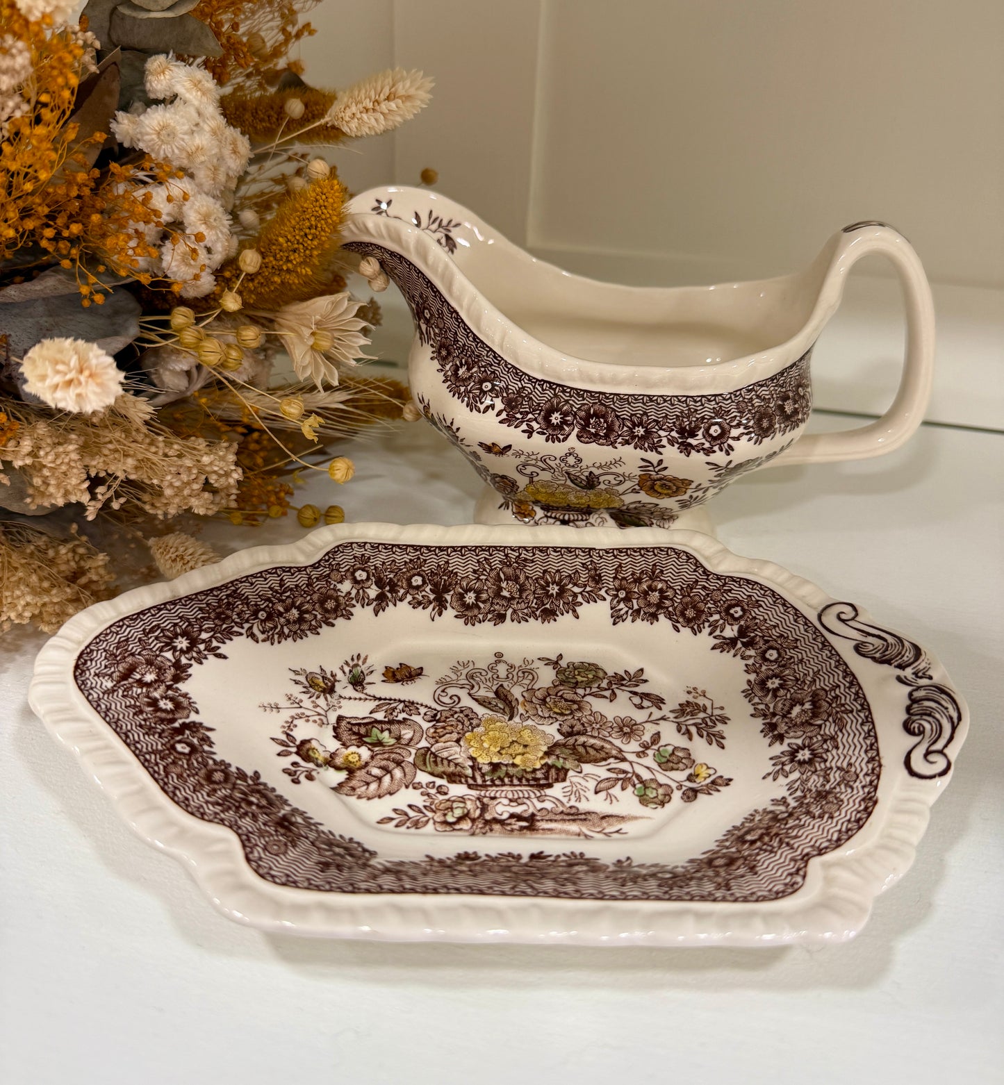 Salsera antigua Mason’s Ironstone modelo Ascot con plato original