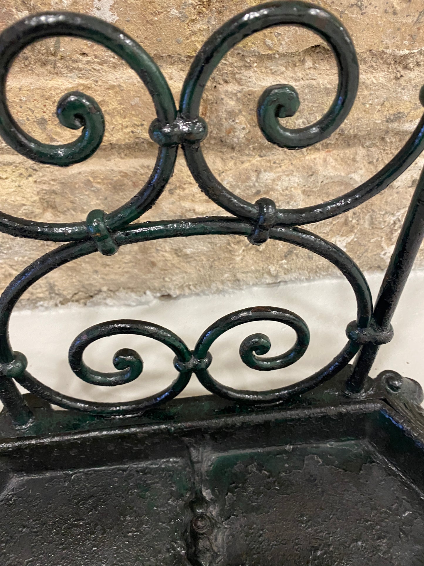 Paragüero antiguo francés de hierro forjado