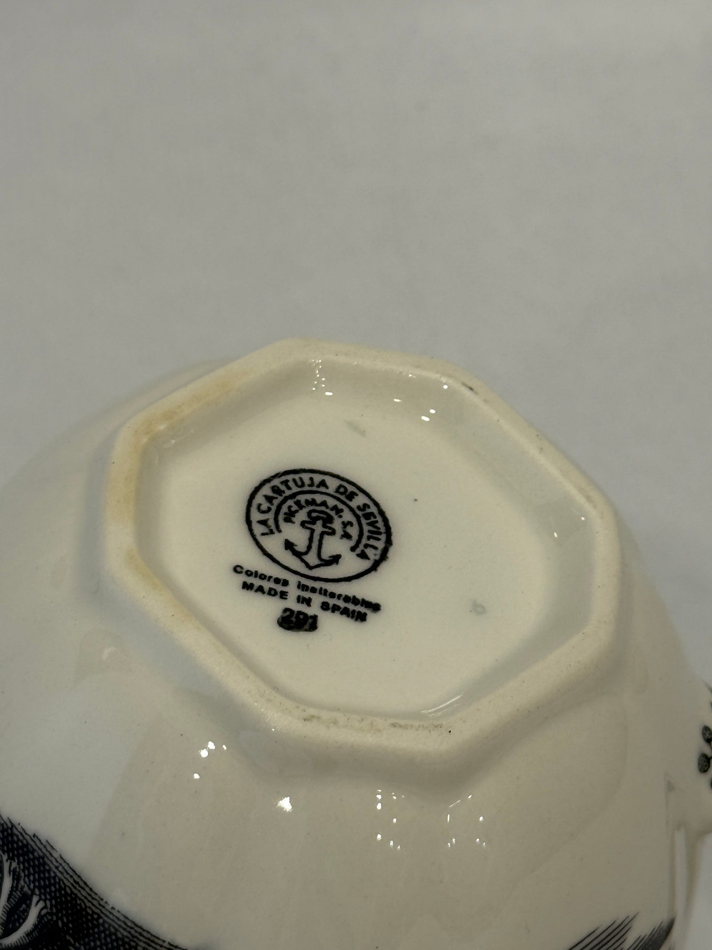 Jarra de leche La Cartuja de Sevilla Ochavado Negro