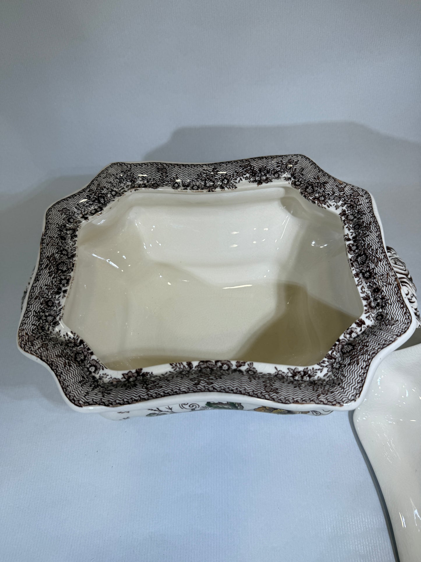 Sopera vintage Ascot, Mason’s Patent Ironstone (Inglaterra, c. 1940–1960)