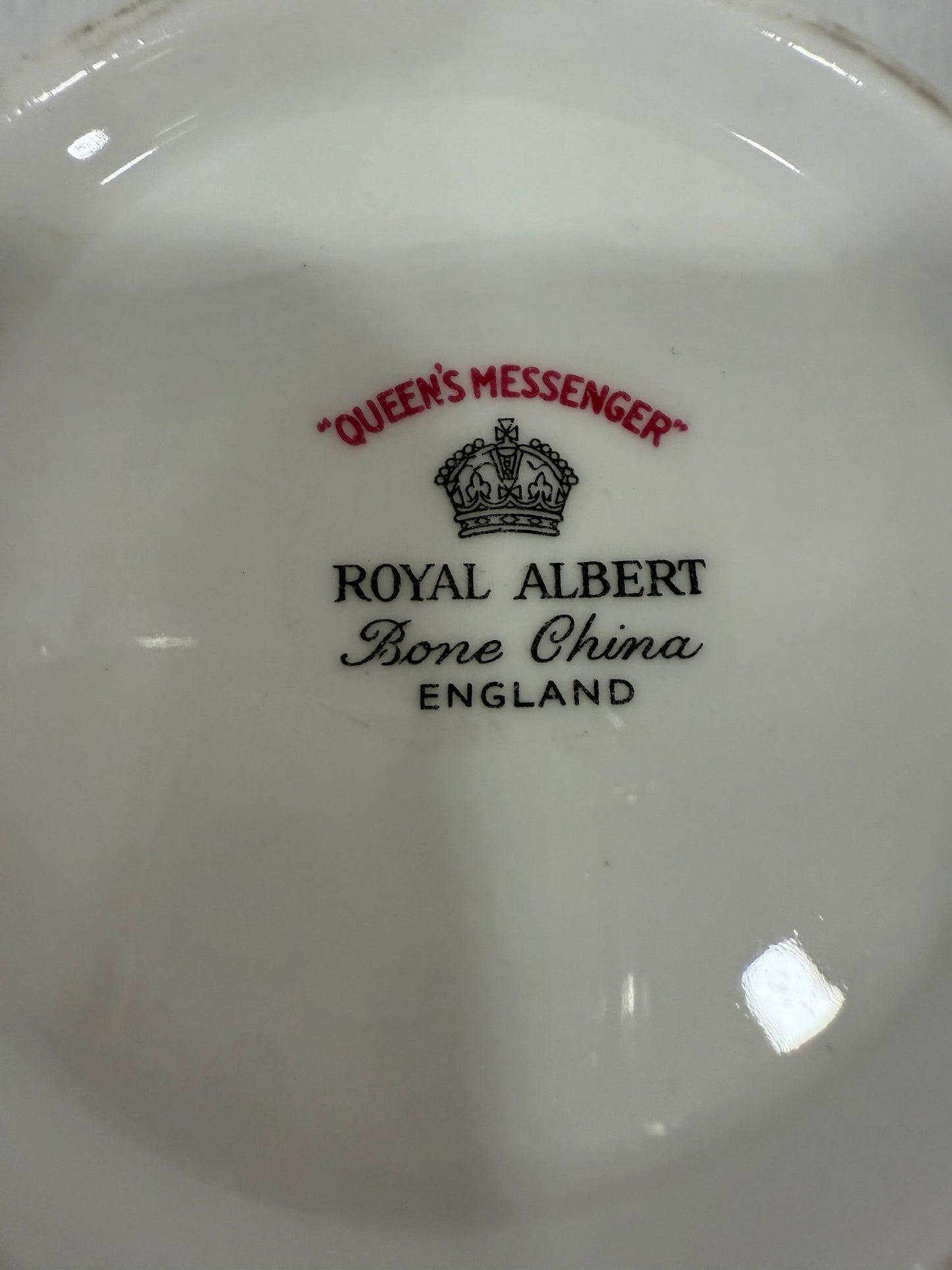 Juego té Royal Albert Queen’s Messenger (1950–1970), porcelana inglesa antigua