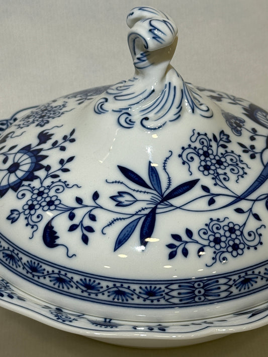Bowl con tapa de porcelana alemana Hutschenreuther, patrón Zwiebelmuster (Cebolla Azul)