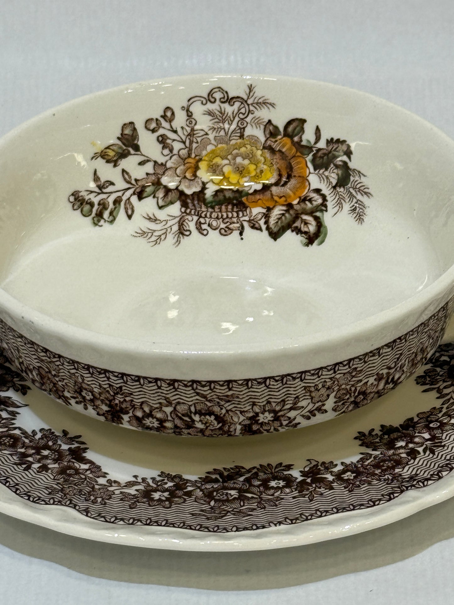 Taza de consomé con plato Mason’s, Ascot