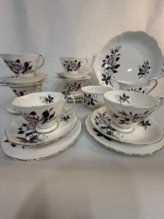 Juego té Royal Albert Queen’s Messenger (1950–1970), porcelana inglesa antigua