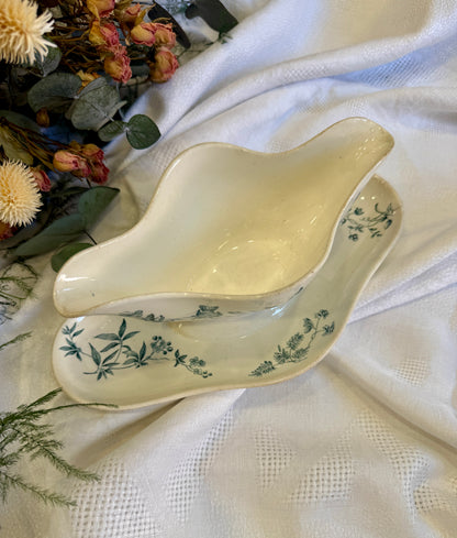 Salsera antigua Longwy Mignon con plato original Francia, finales siglo XIX
