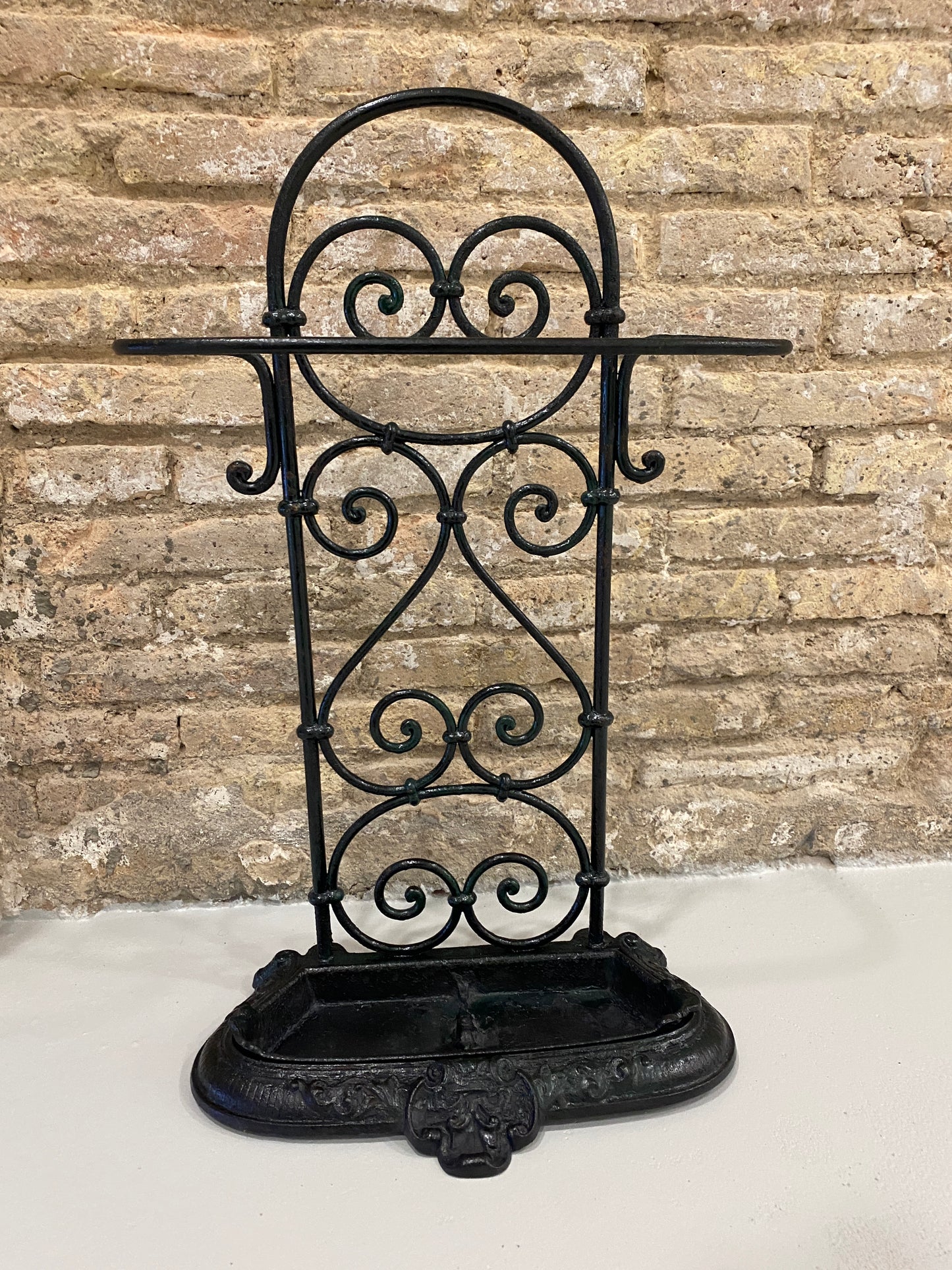 Paragüero antiguo francés de hierro forjado