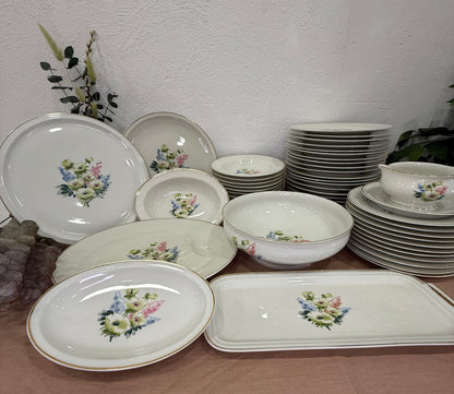 Vajilla completa Haviland Limoges – Elegancia francesa con flores campestres (Francia, s. XX)