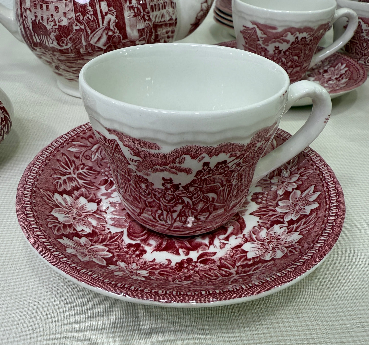 Juego de desayuno inglés Coaching Taverns – Royal Tudor Ware, Staffordshire