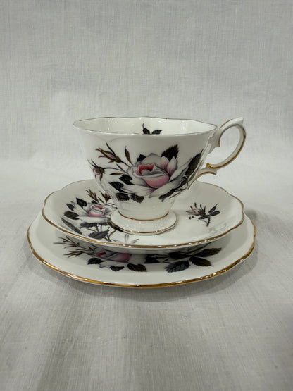Juego té Royal Albert Queen’s Messenger (1950–1970), porcelana inglesa antigua
