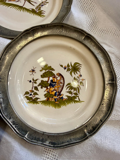 Platos antiguos Saint-Amand con soporte de estaño