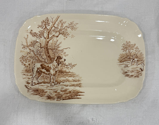 Fuente rectangular Longchamp – Escenas de caza en sepia (terre de fer), ca. 1890–1900