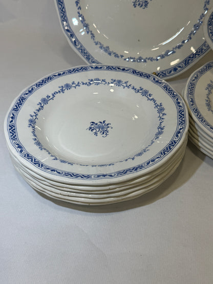 Vajilla de loza francesa de Gien en azul cobalto (circa 1880–1930)