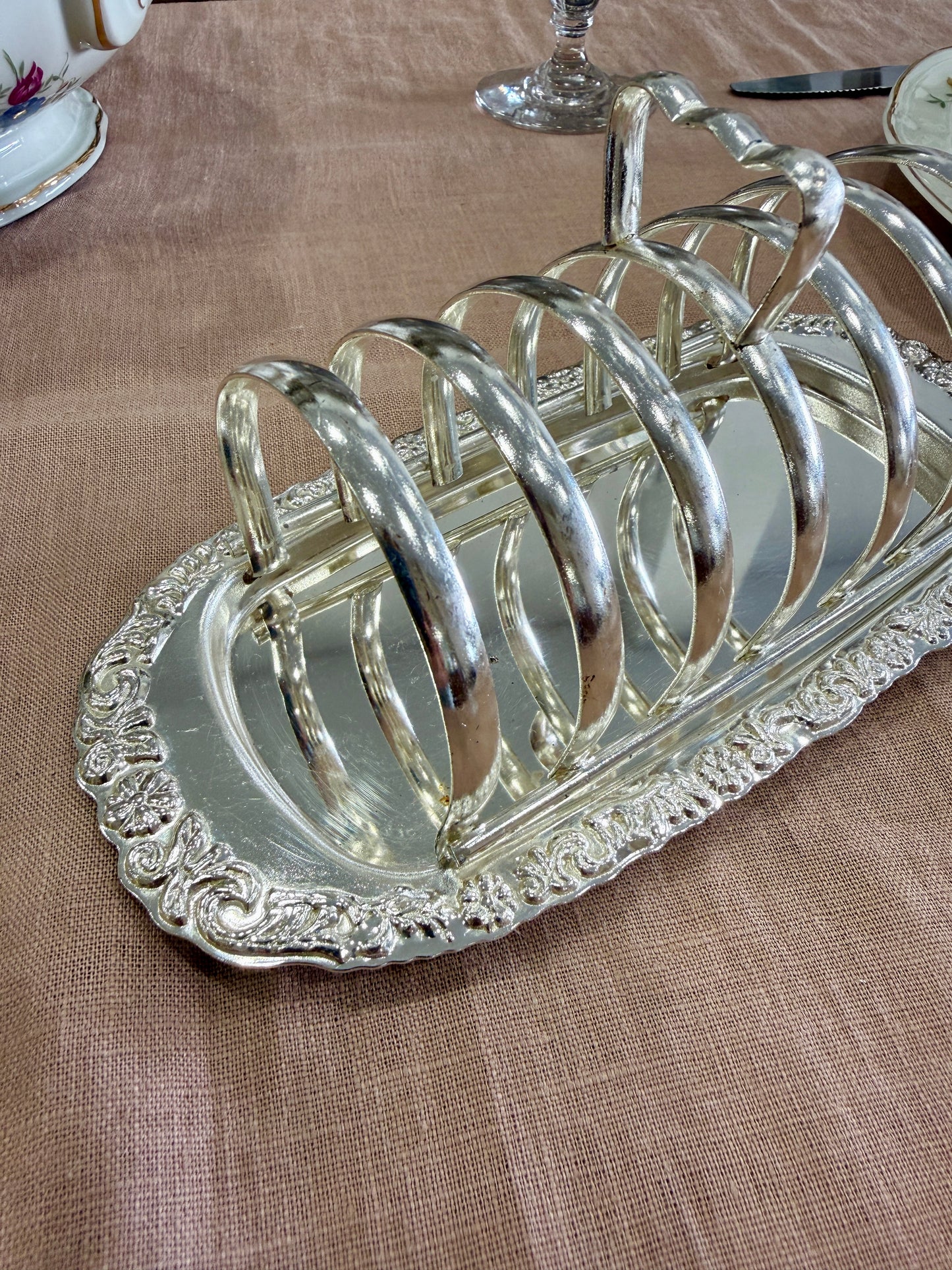 Porta tostadas vintage de metal plateado