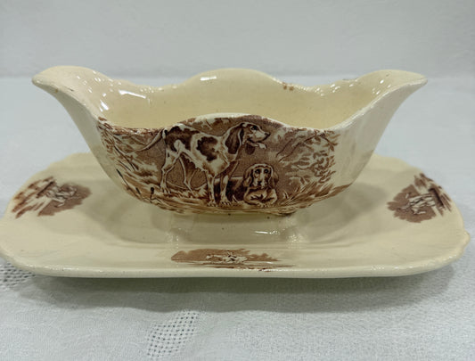 Salsera Longchamp con plato – Modelo Veneur en sepia (terre de fer), ca. 1880–1900