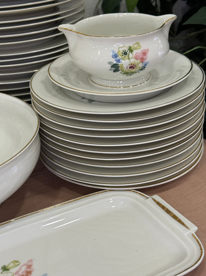 Vajilla completa Haviland Limoges – Elegancia francesa con flores campestres (Francia, s. XX)