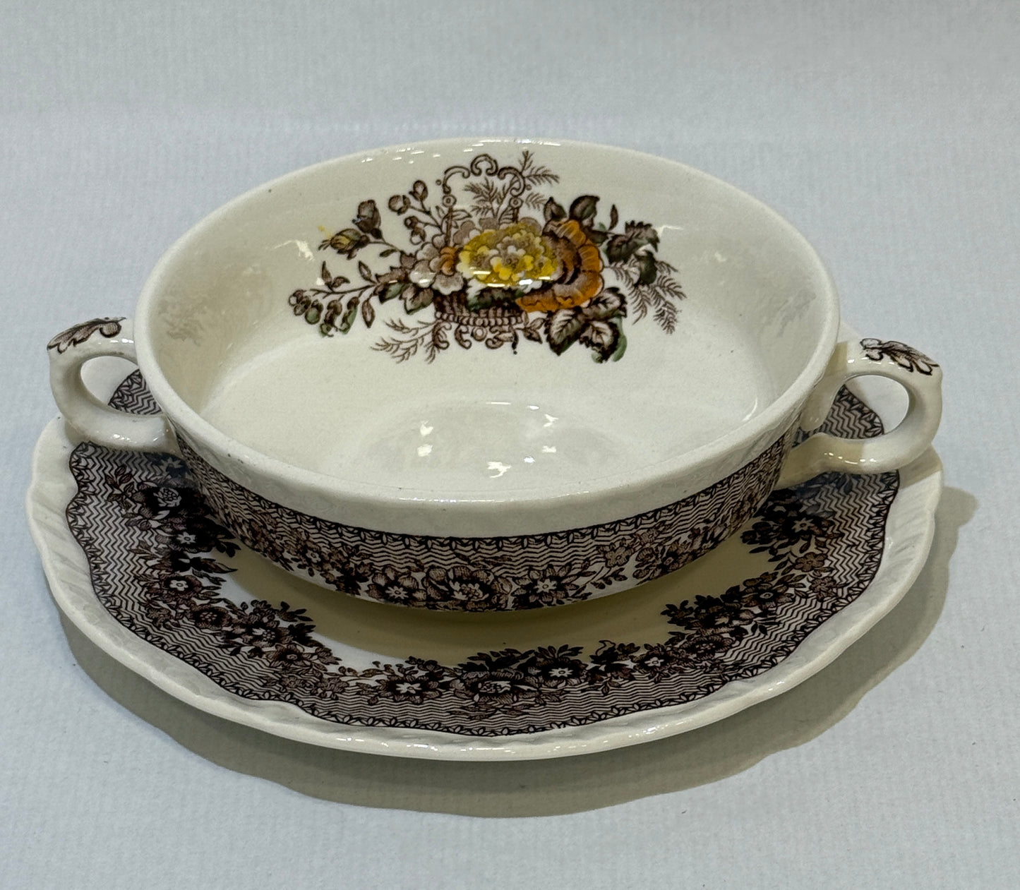 Taza de consomé con plato Mason’s, Ascot