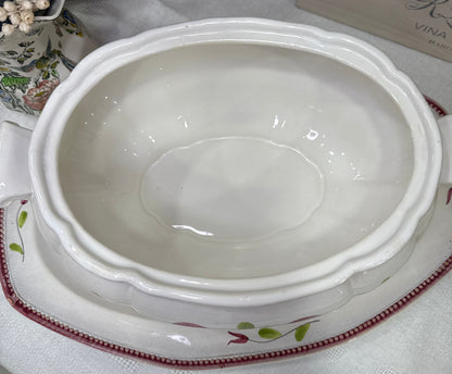 Sopera antigua francesa Longchamp pintada a mano con fuente