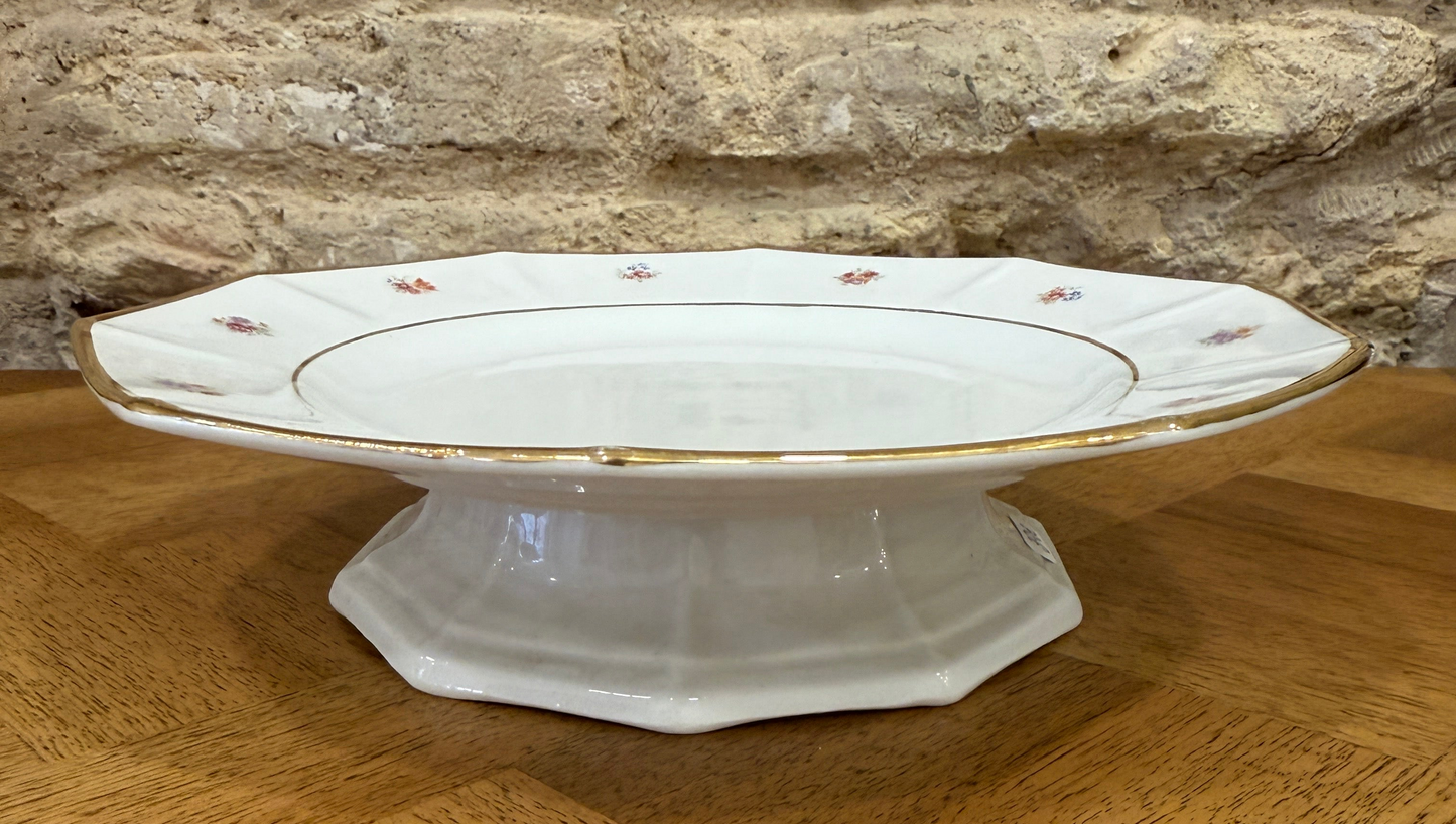 Pie de tarta Manufrance Saint-Étienne con flores y borde dorado (Francia, s. XX)