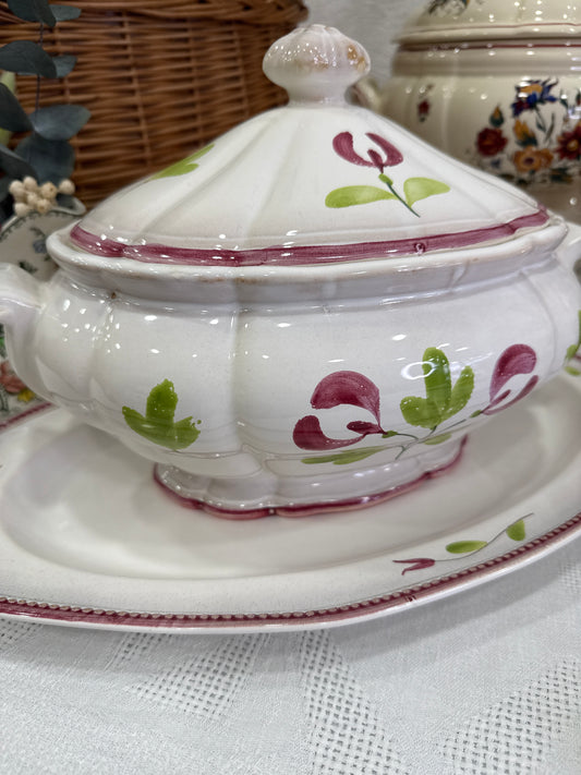 Sopera antigua francesa Longchamp pintada a mano con fuente