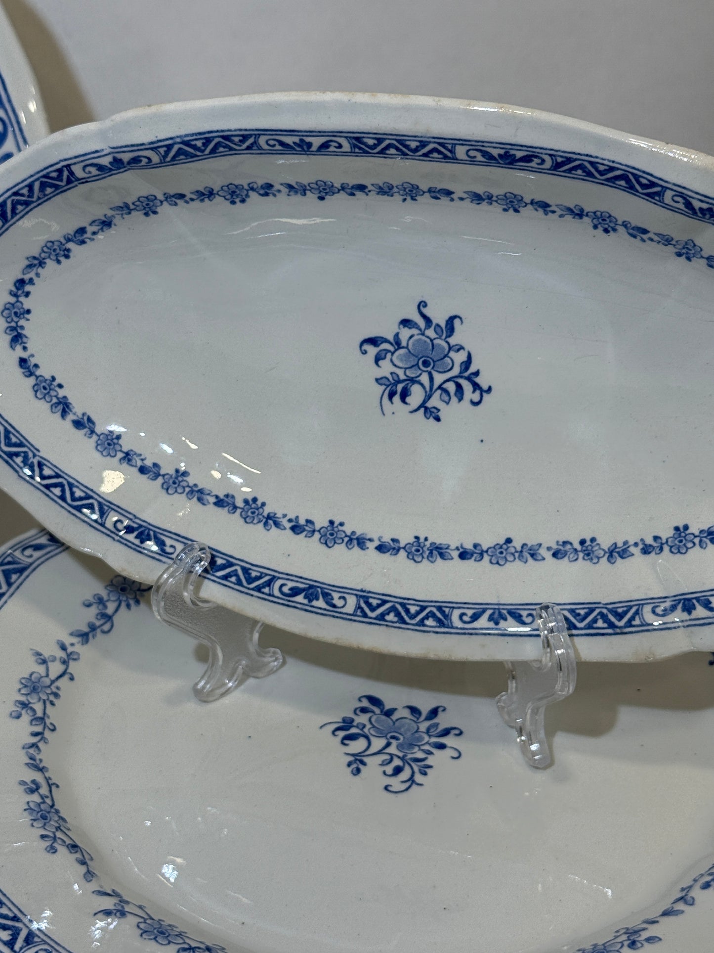Vajilla de loza francesa de Gien en azul cobalto (circa 1880–1930)