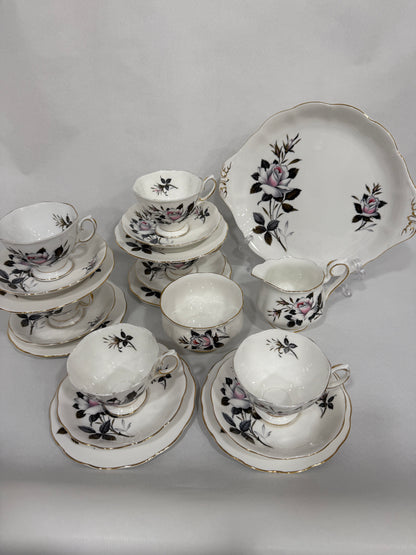 Juego té Royal Albert Queen’s Messenger (1950–1970), porcelana inglesa antigua