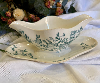 Salsera antigua Longwy Mignon con plato original Francia, finales siglo XIX