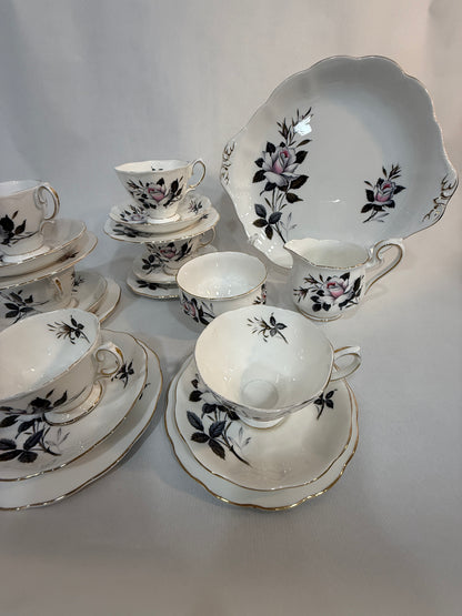 Juego té Royal Albert Queen’s Messenger (1950–1970), porcelana inglesa antigua