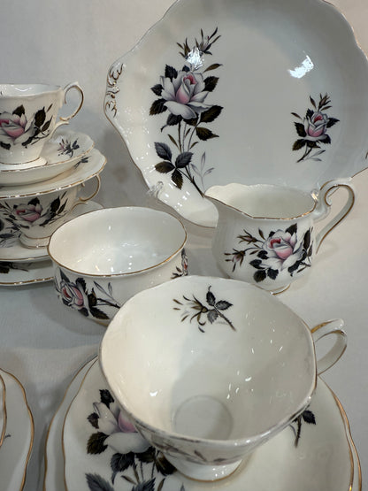Juego té Royal Albert Queen’s Messenger (1950–1970), porcelana inglesa antigua