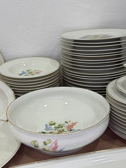 Vajilla completa Haviland Limoges – Elegancia francesa con flores campestres (Francia, s. XX)