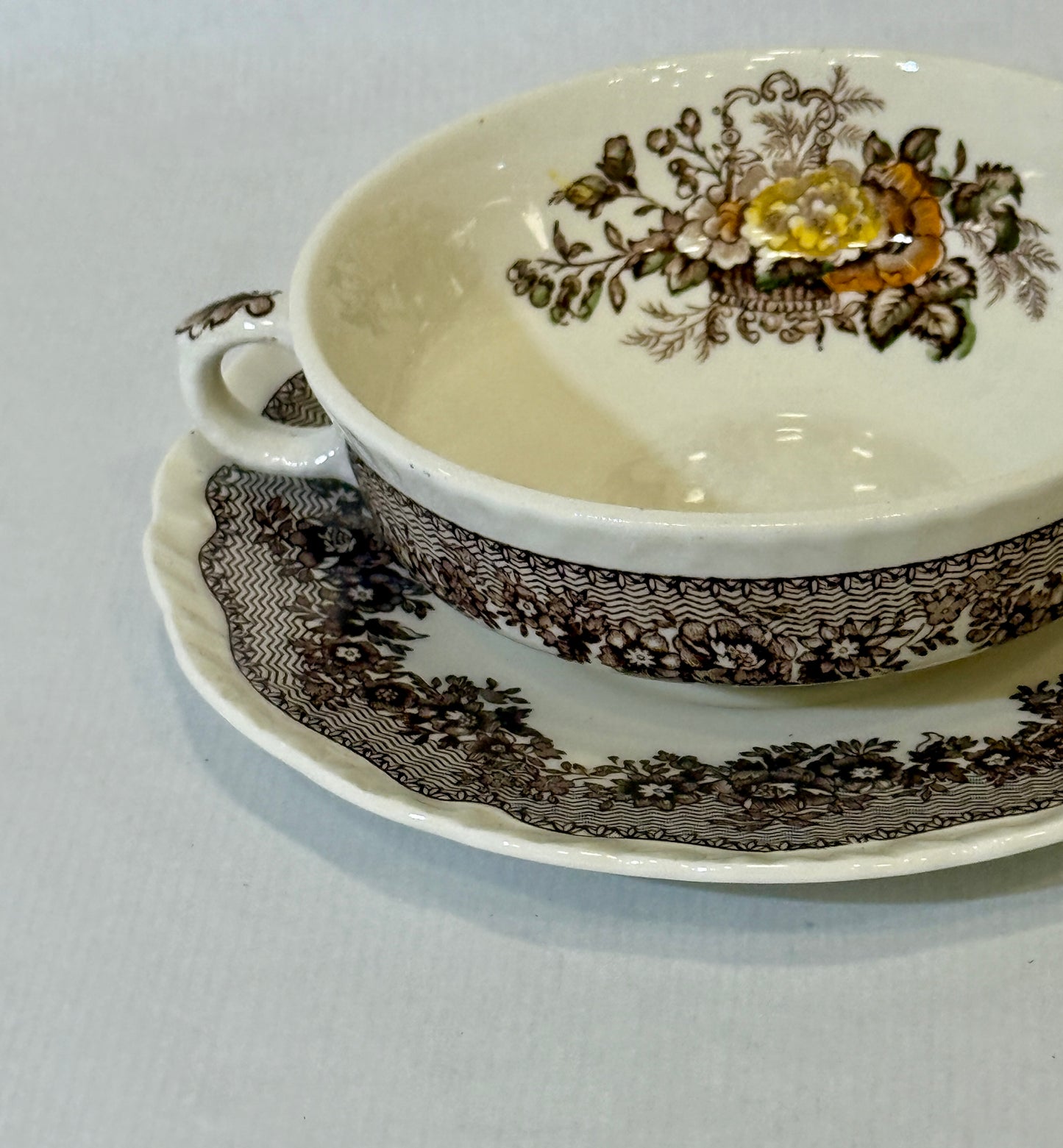 Taza de consomé con plato Mason’s, Ascot