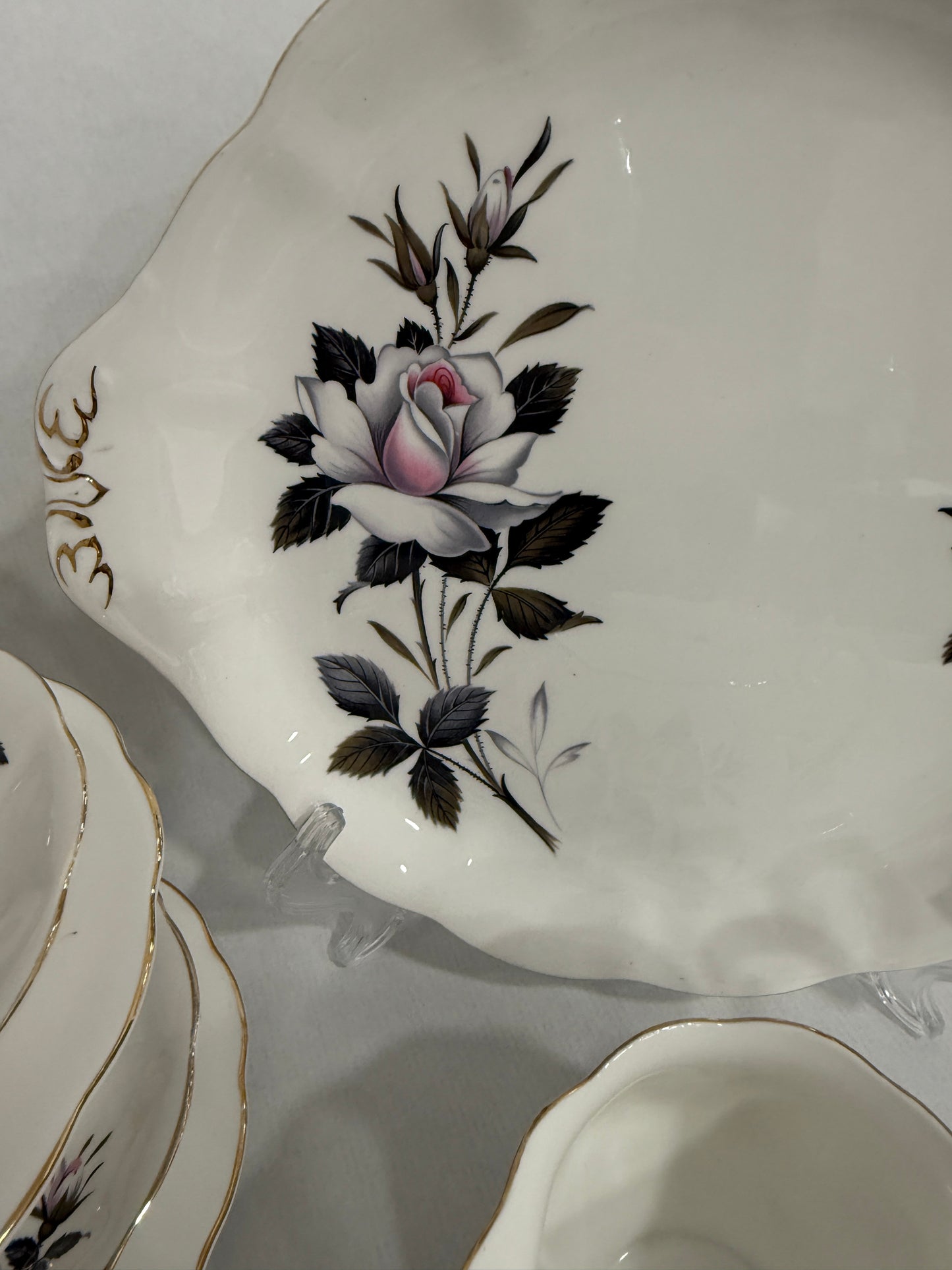 Juego té Royal Albert Queen’s Messenger (1950–1970), porcelana inglesa antigua