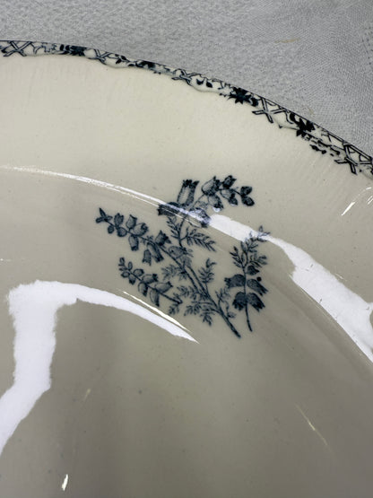 Fuente antigua francesa Le Grand Dépôt París · Terre de fer · Finales s. XIX