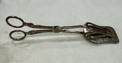 Pinza antigua plateada de servir con decoración grabada Silver Plate